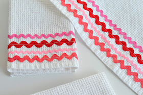 Aesthetic Nest: Sewing: Rick Rack Dish Towels