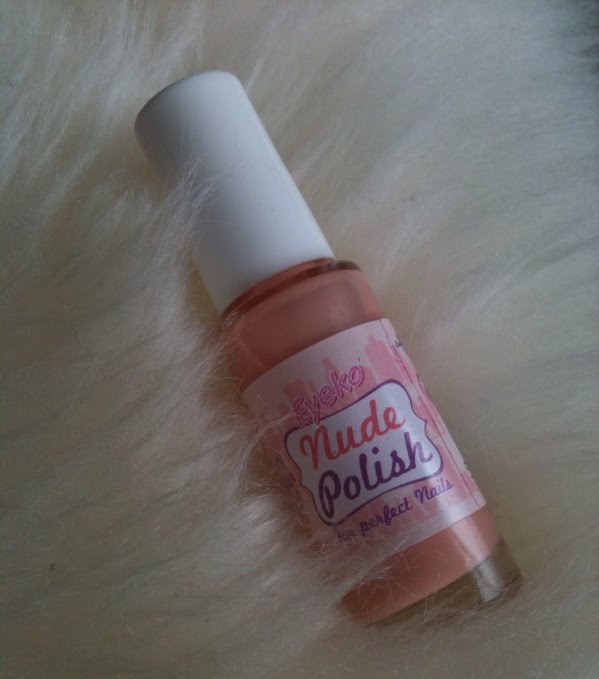 I opted to try the Nude nail polish first. They say that Nude shoes help to 