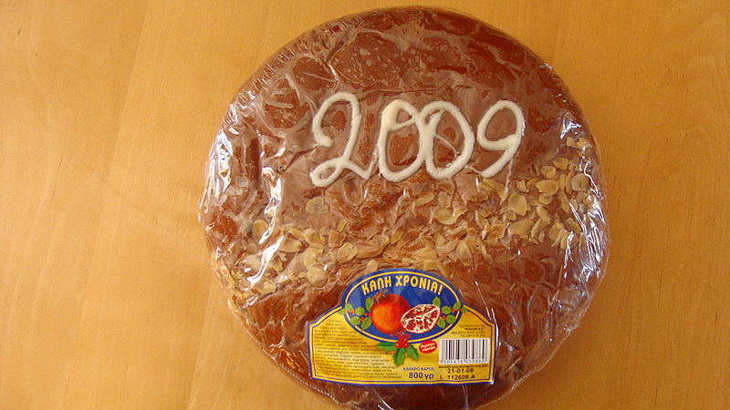 [800px-Greek_vasilopita.JPG]