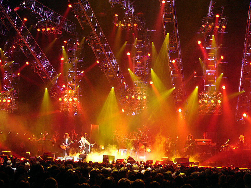 [800px-Trans-Siberian_Orchestra_1.jpg]