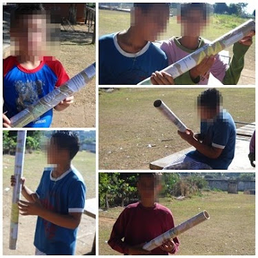 Meninos lendo no TUBO DA LEITURA