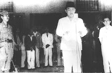 Soekarno pada saat membacakan nasakah proklamasi