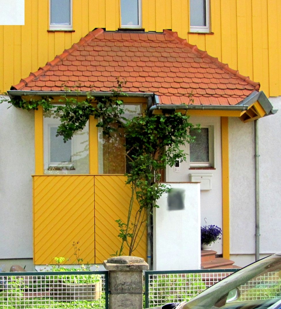 Gartenarbeit Ideen: Hübsches Vordach / Windschutz für die Haustür /  Überdachung mit Einfühlungsvermögen