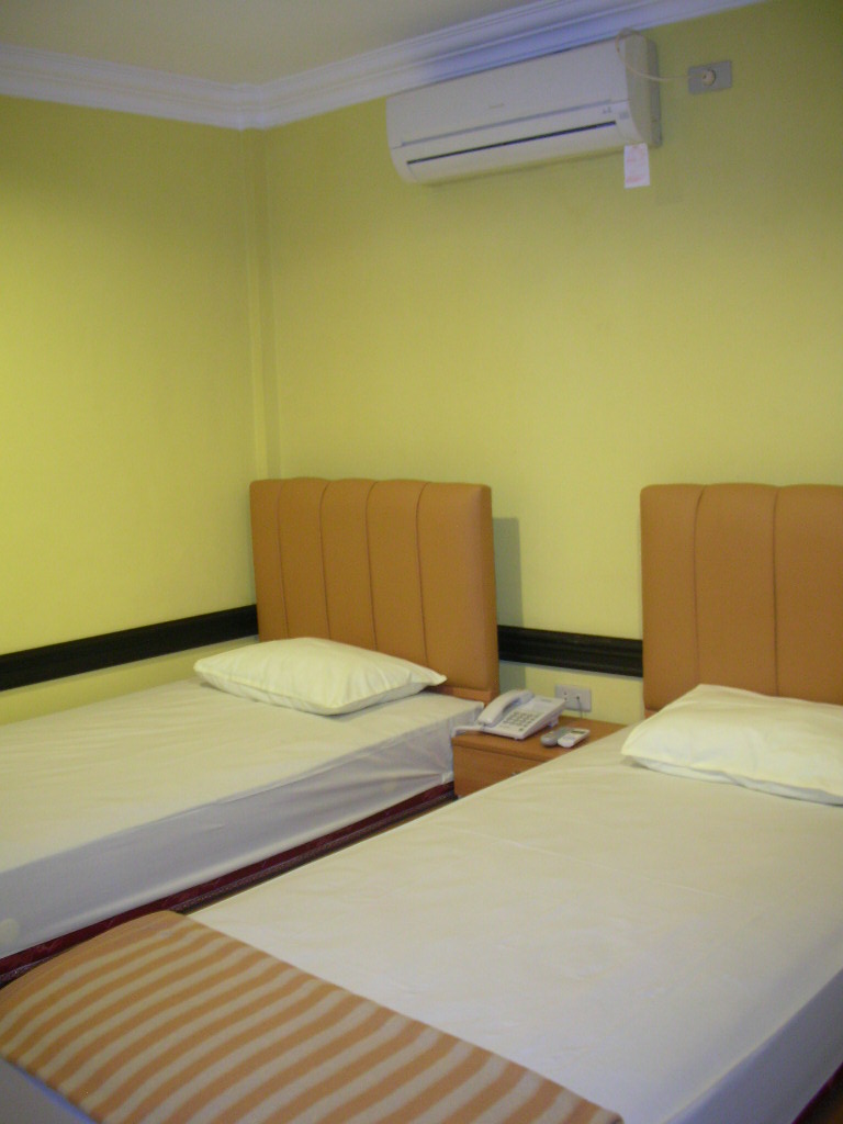[Kamar+Depan+b.JPG]