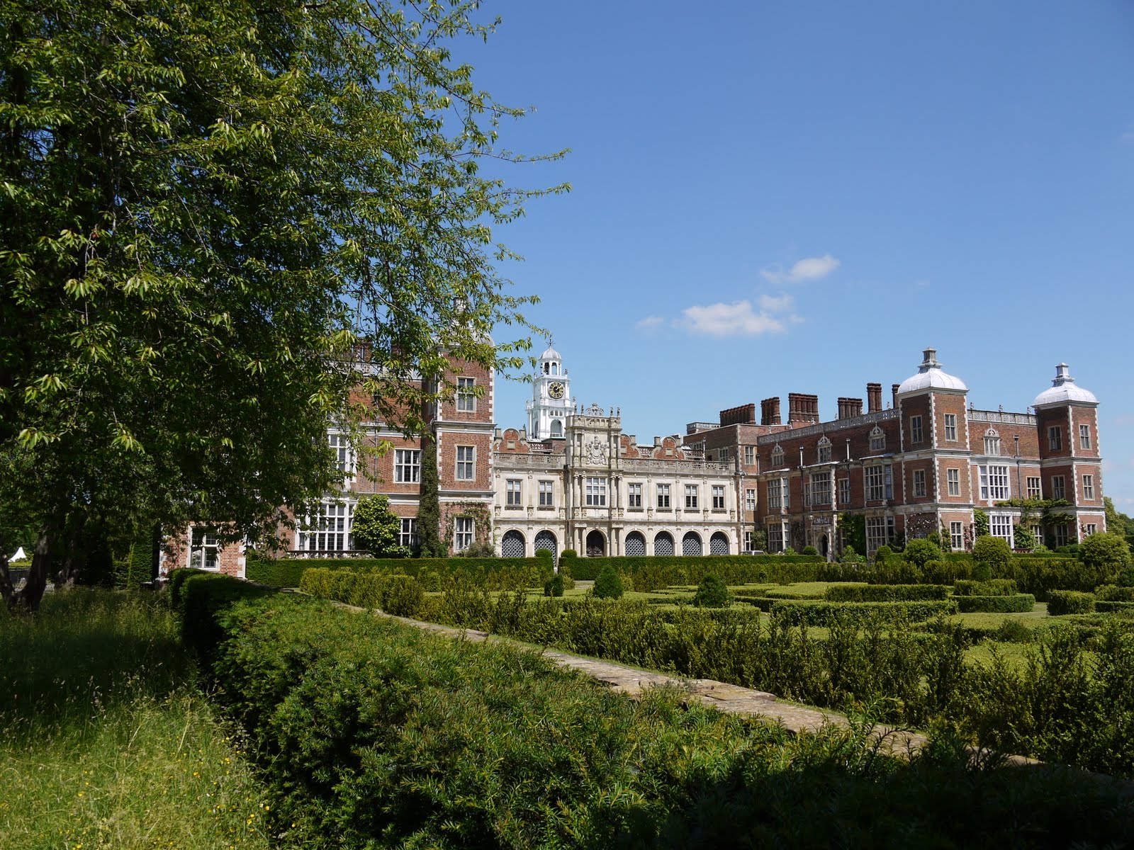 Walking in the country: Hatfield House