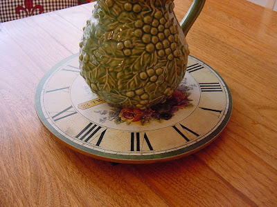 The Happy Homebody: Kitchen Table Centerpiece