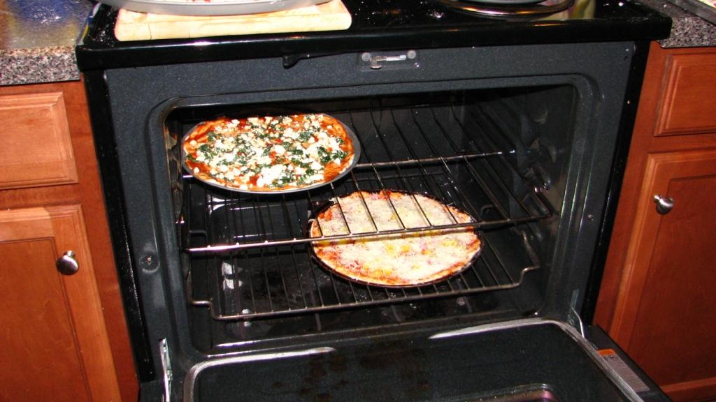 [7.9.pizza.2.jpg]