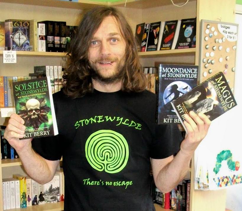 [Simon+Key+in+Tshirt.jpg]