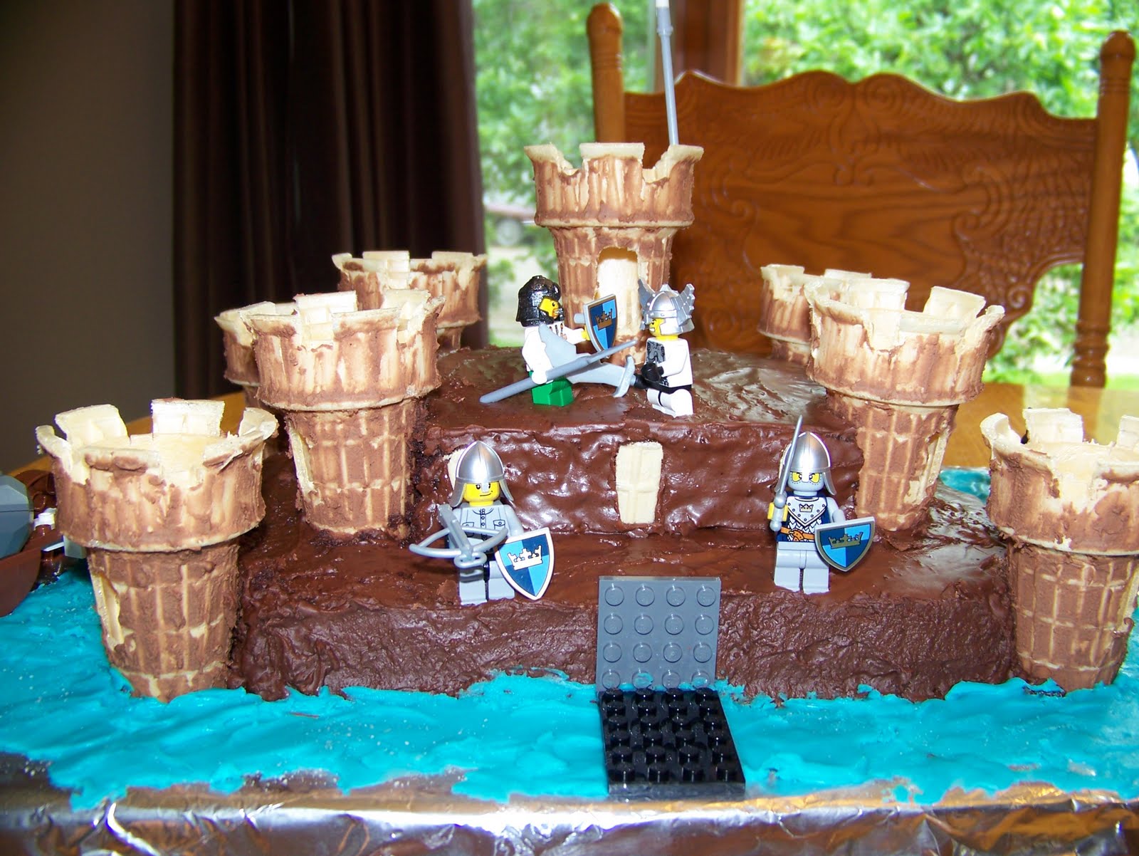 THE FARMHOUSE KITCHEN CHOCOLATE CASTLE CAKE!