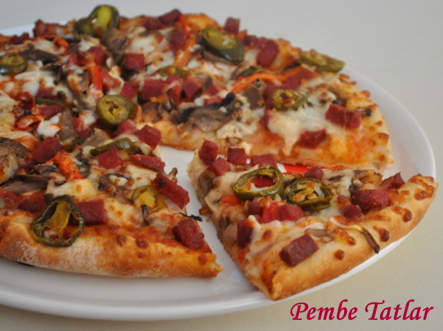 Pembe Tatlar Sebzeli Karışık Pizza