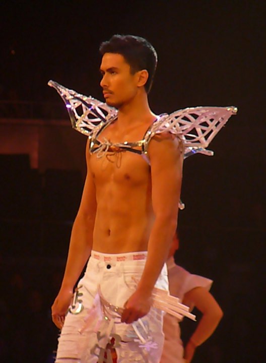 Blake Lively Tattoo Christian Bautista Bench Uncut Fashion Show