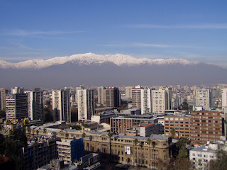 Vista de Santiago y sus nevados desde el Cerro Santa Lucía