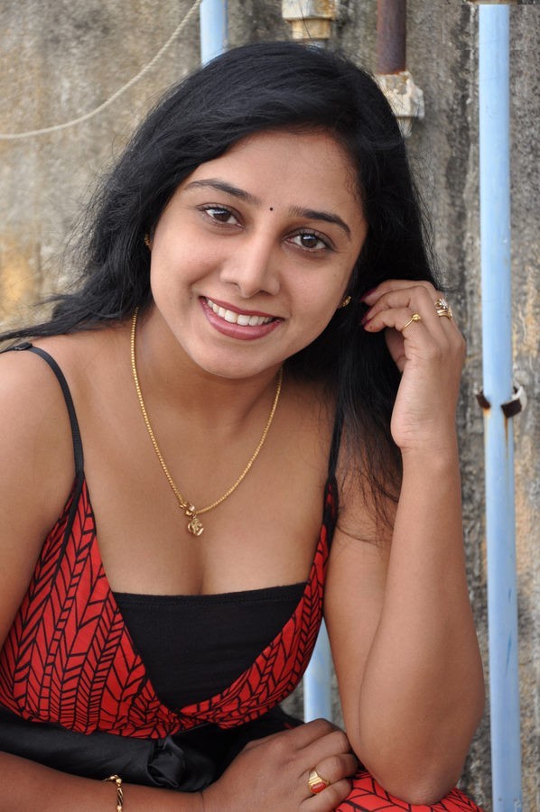 gayathri yuvaraj hot navel image gayathri yuvaraj hot navel image