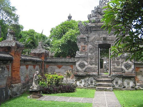[Bali-Museum-Dps.jpg]