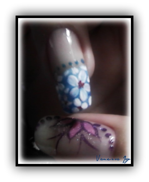 flower nail designs. love the flower nail design