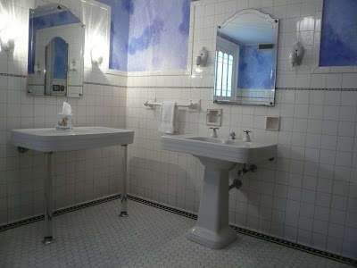 Hexagon+tiles+bathroom