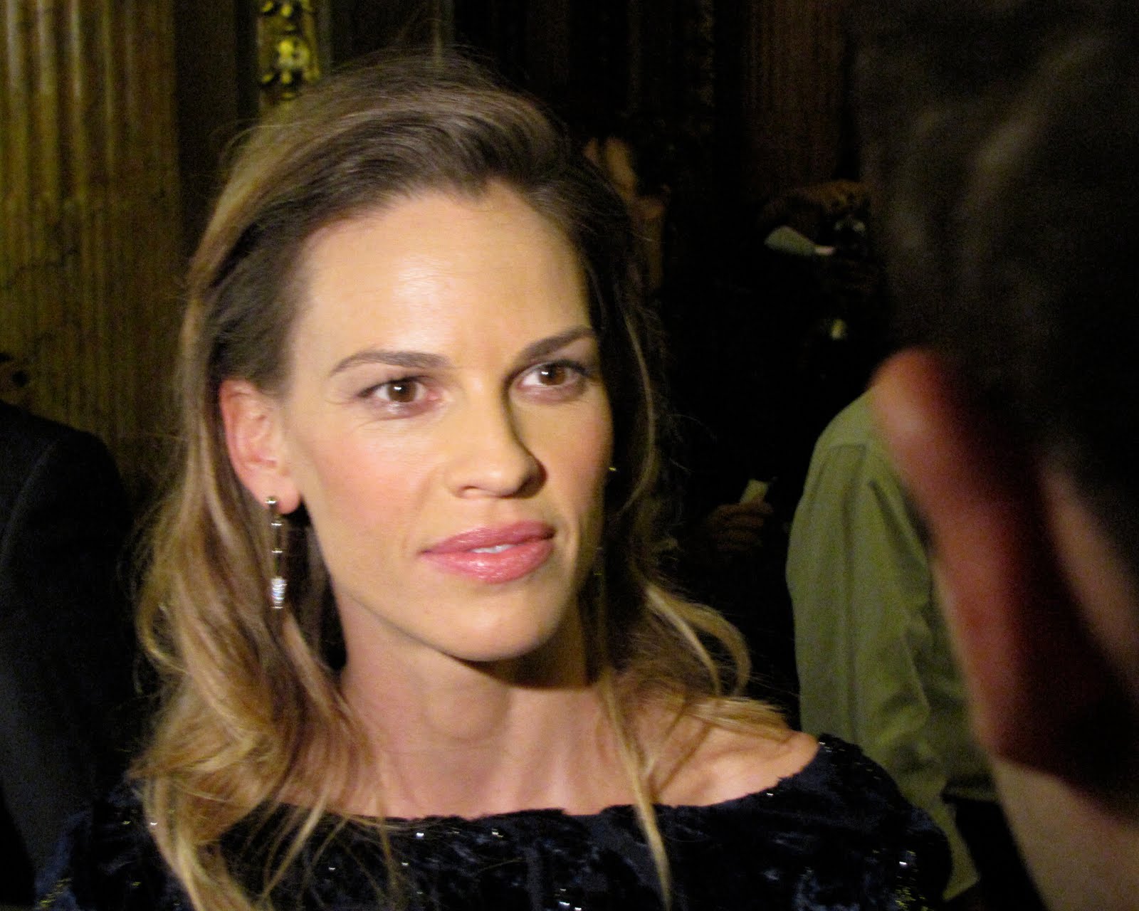 http://3.bp.blogspot.com/_5_7myy6XZuw/TIyqL4PRUfI/AAAAAAAAESI/ja8AbvDRz4g/s1600/HilarySwank%2B-%2BConviction%2BPremiere.jpg