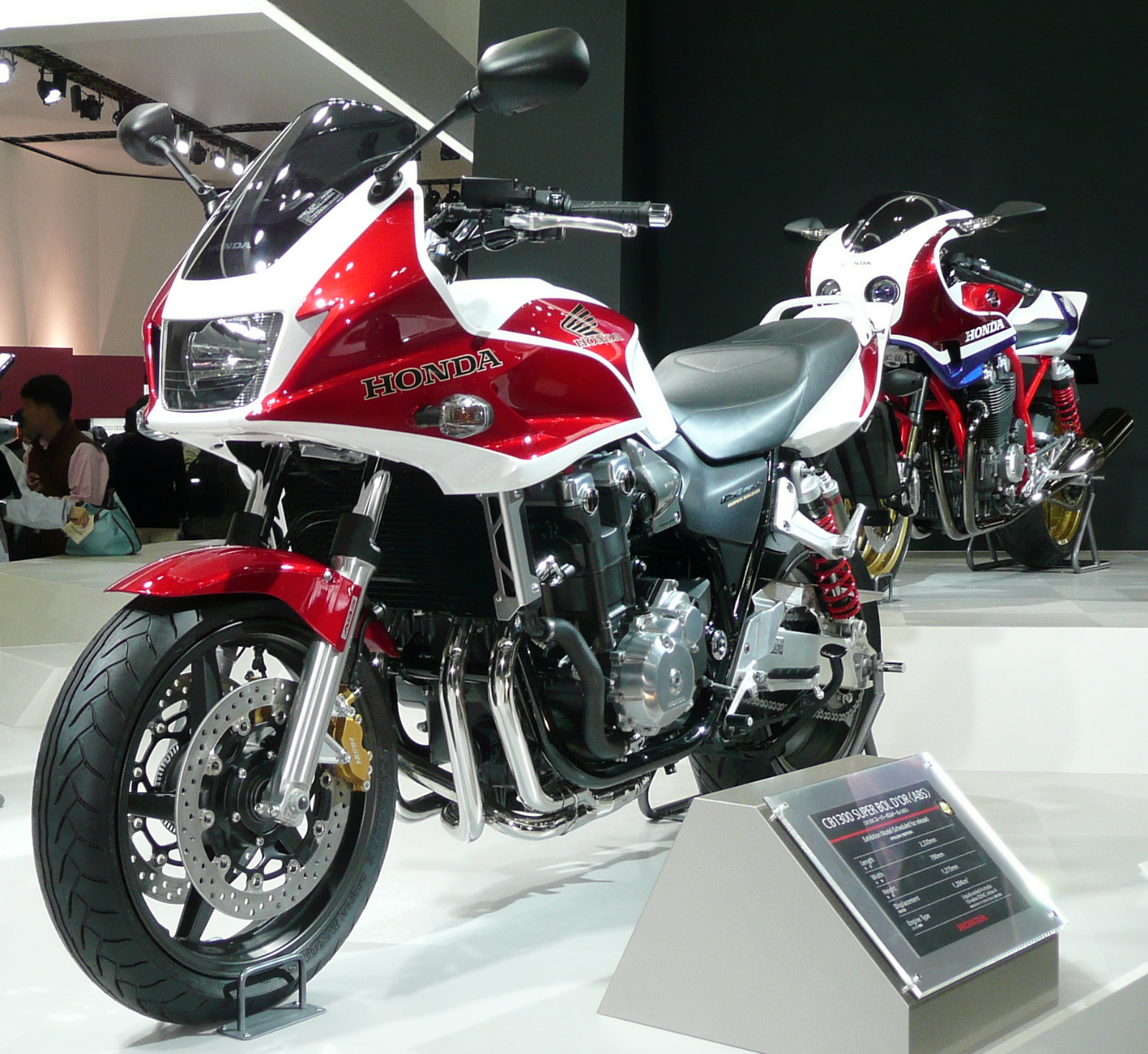 http://3.bp.blogspot.com/_5_ewoocjMX0/TPUo189dNRI/AAAAAAAAAjA/TSB4-JtYclg/s1600/Honda_CB1300_Super_Bold%27or_ABS_2007TMS.jpg