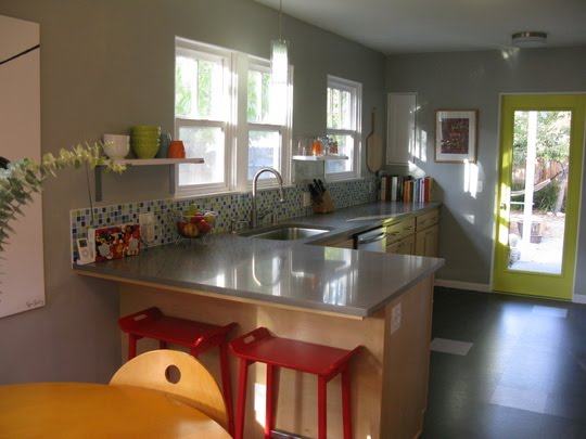 [Kitchen02_rect540.jpg]