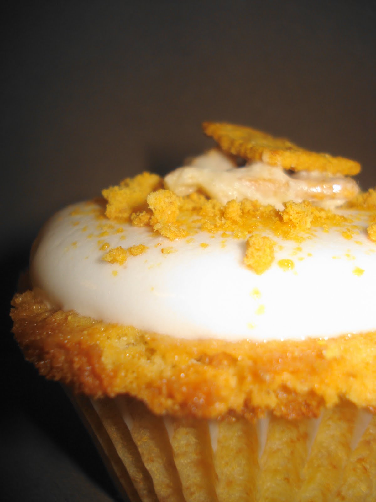 Dame Good Eats Golden Graham Cupcakes
