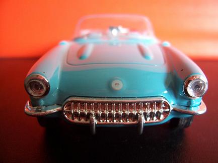 Chevrolet Corvette- Año 1953 (auto a escala, de frente)- J.E. Rodríguez