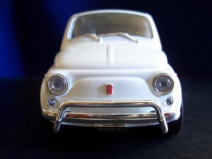 Fiat Nuova 500- Año 1957 (auto a escala, de frente)- J.E. Rodríguez