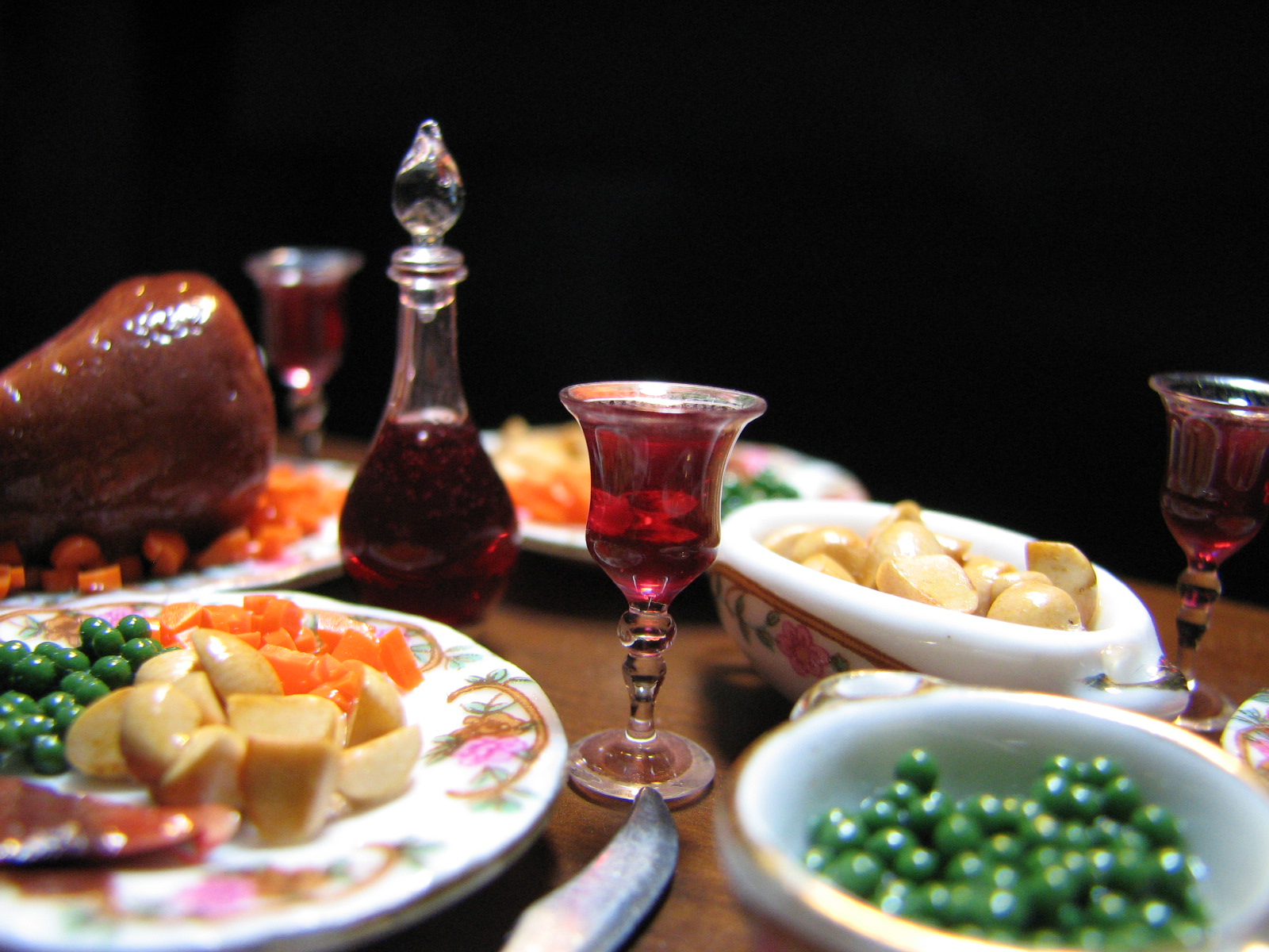 A miniature life: Updated setting of the victorian dinner...