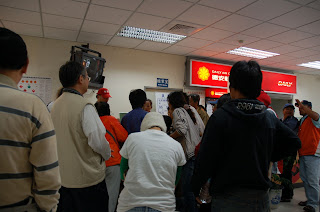 等候補位的居民及旅客