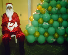 Papai Noel sentadinho aguardando os convidados