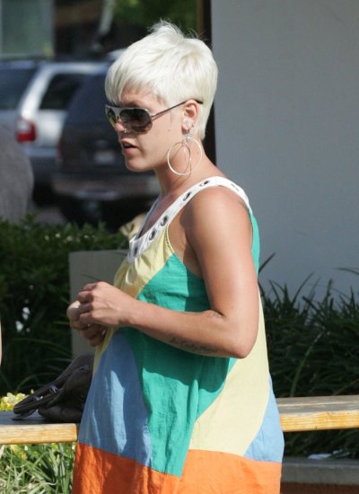 PINK IS PREGNANT! She announced yesterday on the Ellen show.