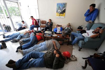 [ZelayaEmbaixadaDoBrasil2.jpg]