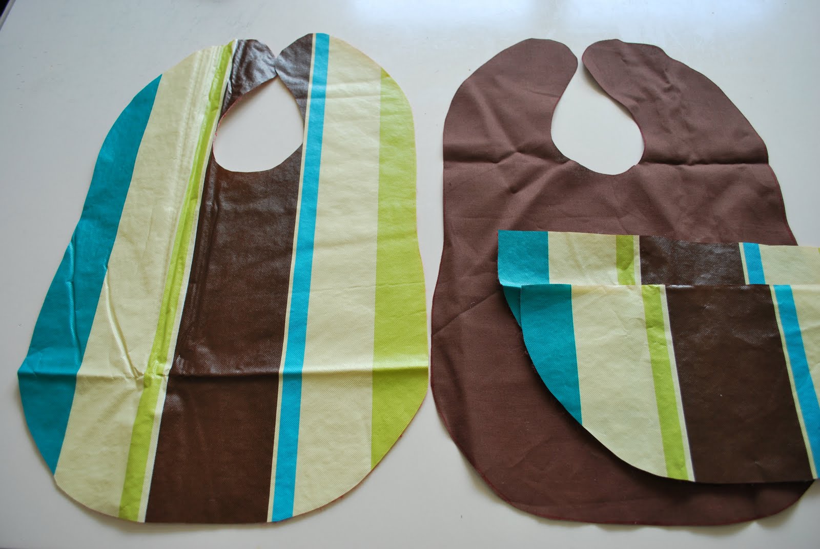 Larissa Another Day Vinyl Tablecloth Bib Howto