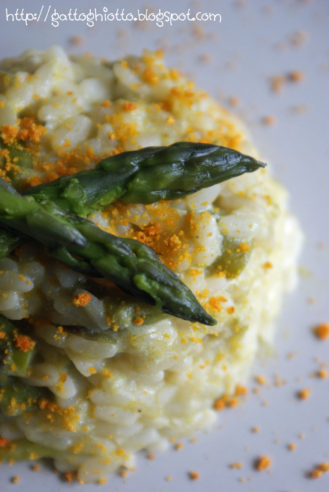Risotto agli asparagi mantecato alla ricotta e polvere d'arancia