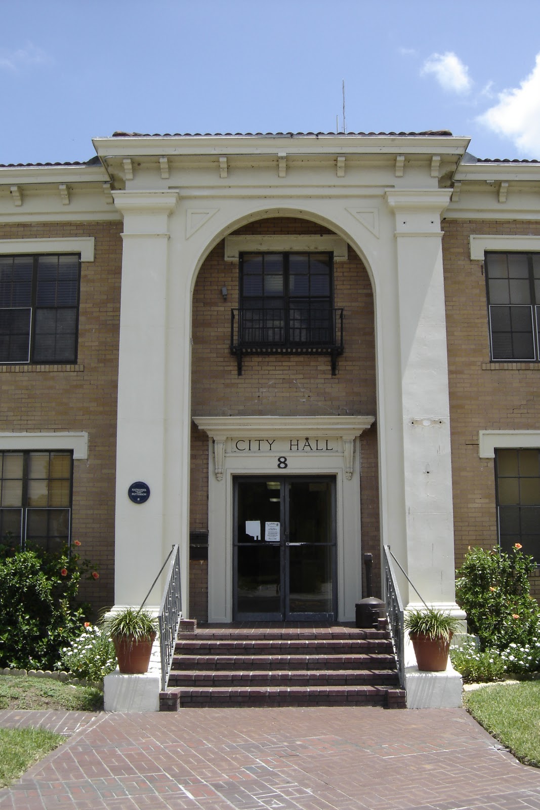 Places To Go, Buildings To See City Hall Fort Meade, Florida