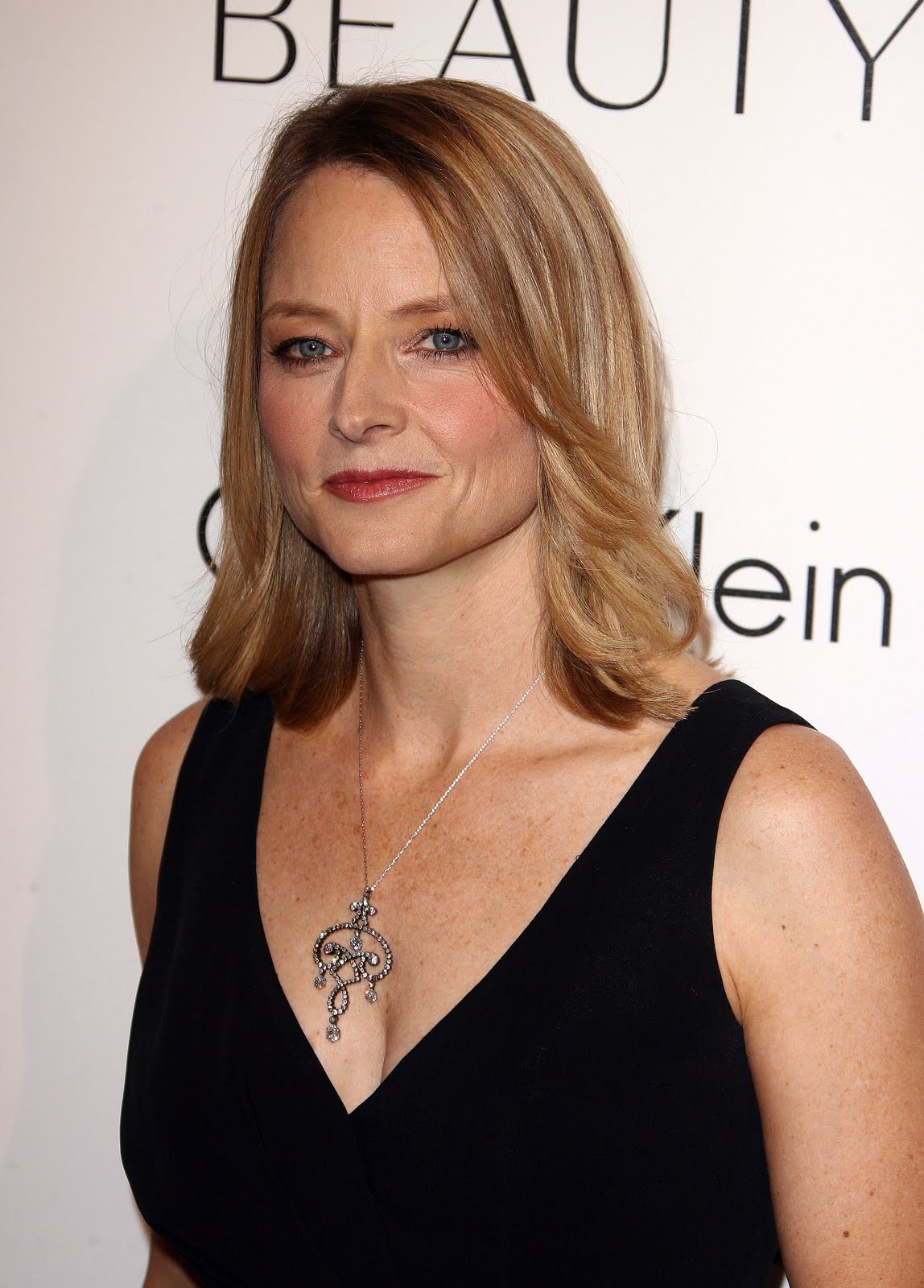 http://3.bp.blogspot.com/_5wt45Sgxoi8/TL7AIpUE0fI/AAAAAAAADbk/hxFKfTmbCUE/s1600/jodie_foster_women_in_hollywood_2.jpg