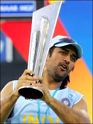 Dhoni Accepting The Award On Behalf Of The Xeno