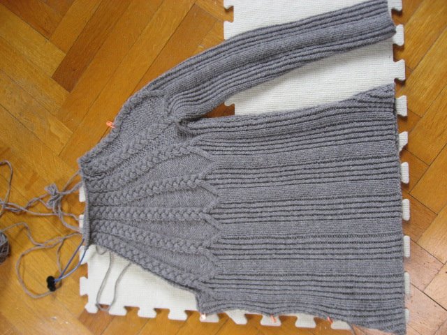 [yoke+pullover2.JPG]