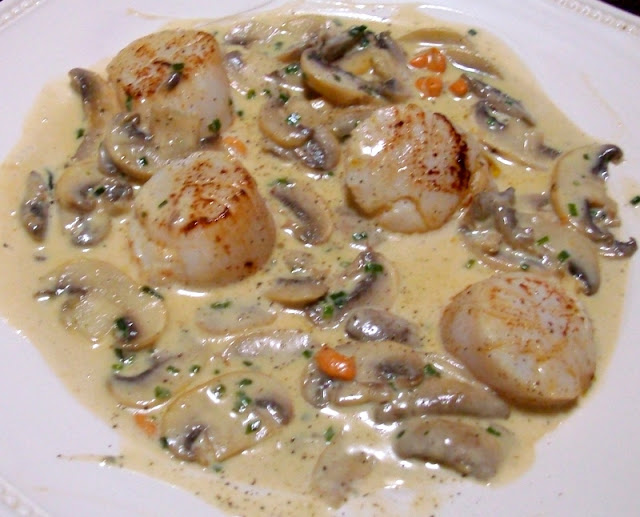 Tout ce que Jackyie aime Noix de coquilles StJacques aux champignons de Paris