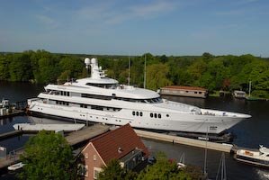 [Feadship+Trident.jpg]