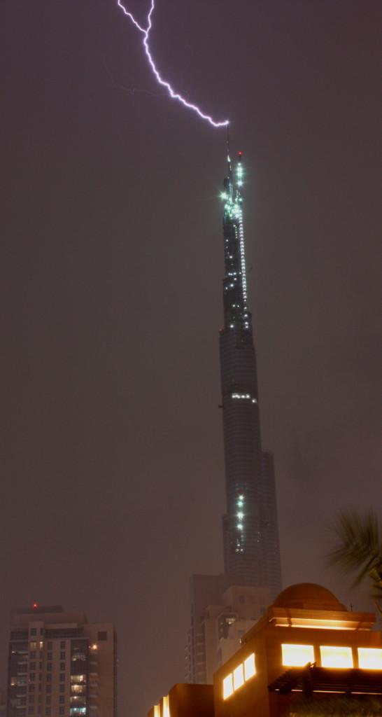 [rayo-sobre-Burj-Dubai-6.jpg]