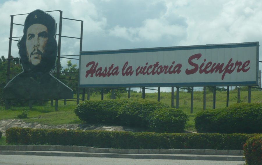 [cartel-publicitario-cuba-10.jpg]