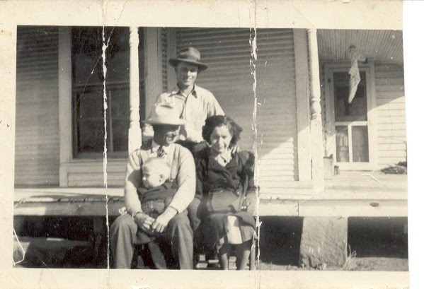 [Joe,+Annie,+Bud,+Terry+Pic+Dec+27,+1941.jpg]