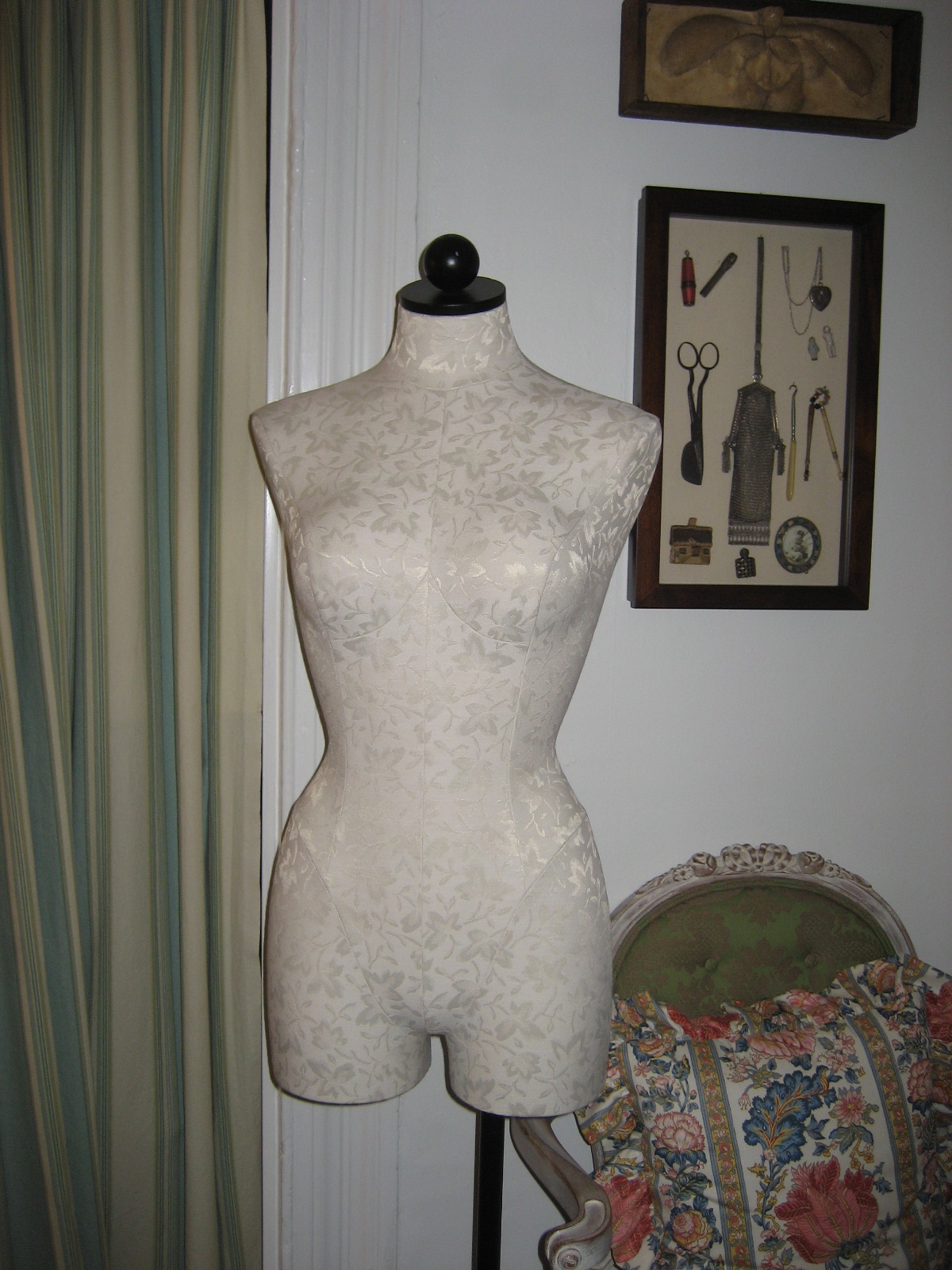 Tiptoethrough How to make over a dress form, in case you were wondering!