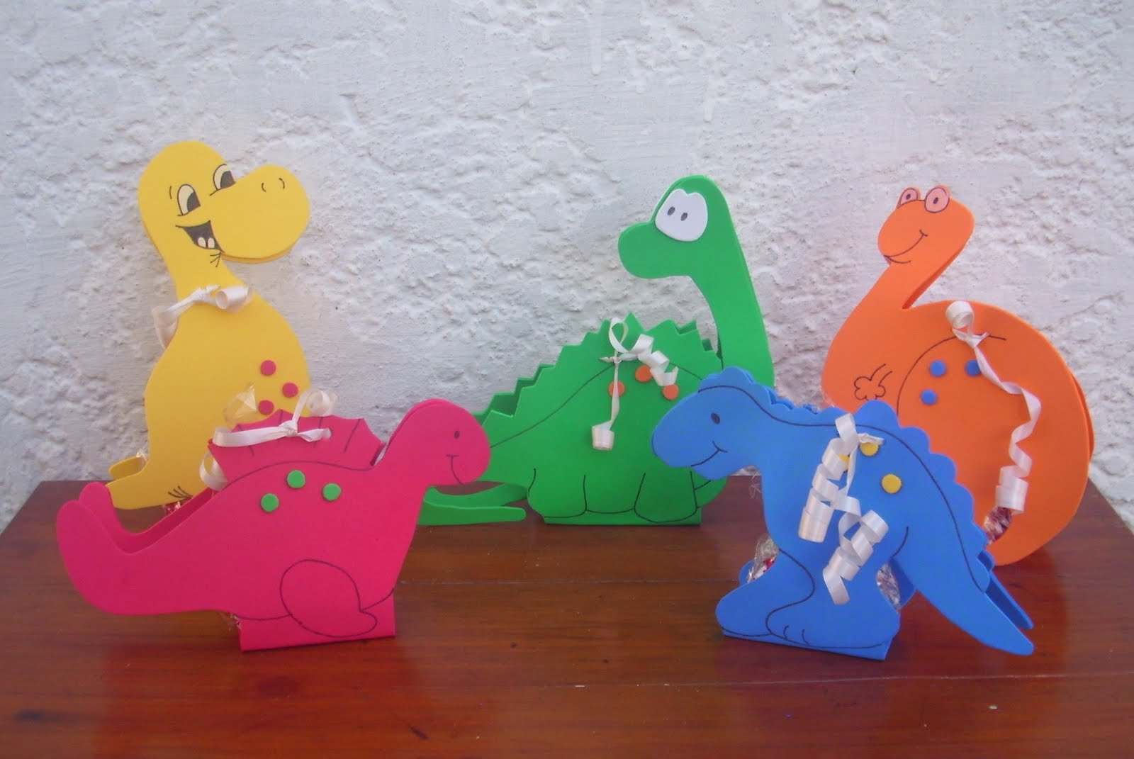 Dinosaurios en goma eva moldes - Imagui