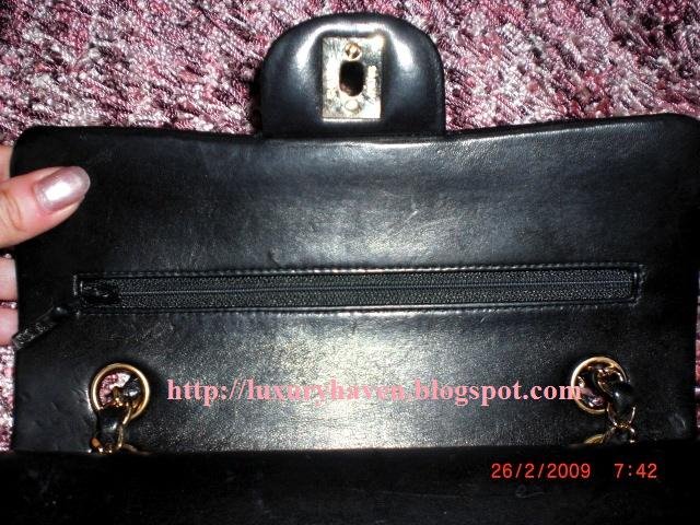 secret zippered compartment inside Chanel handbag secret zippered compartment inside chanel bag