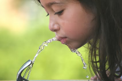 [girl-drinking-water.jpg]