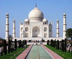 [250px-Taj_Mahal_in_March_2004.jpg]