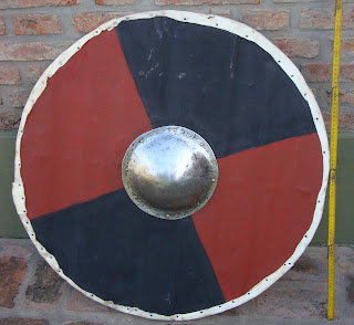 Intentando un escudo Vikingo Viking+shield