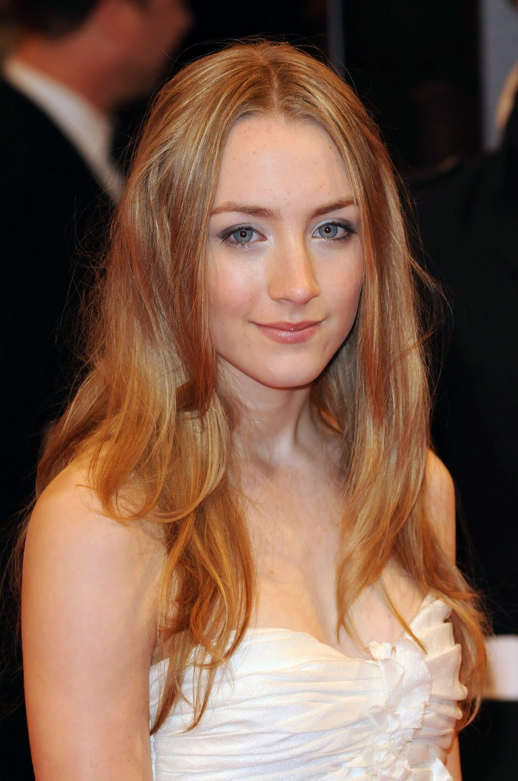 http://3.bp.blogspot.com/_6A8j2EQmANk/S8WFD_S8u8I/AAAAAAAABEI/cWDBkTCF9-o/s1600/Saoirse+Ronan3.jpg