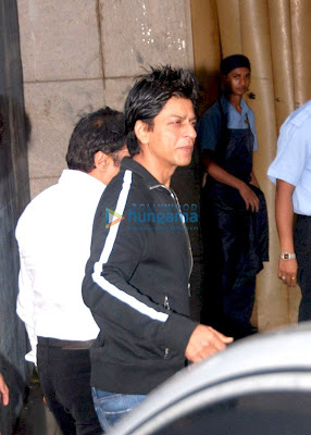 Shahrukh Khan spotted entering D-Decor private party